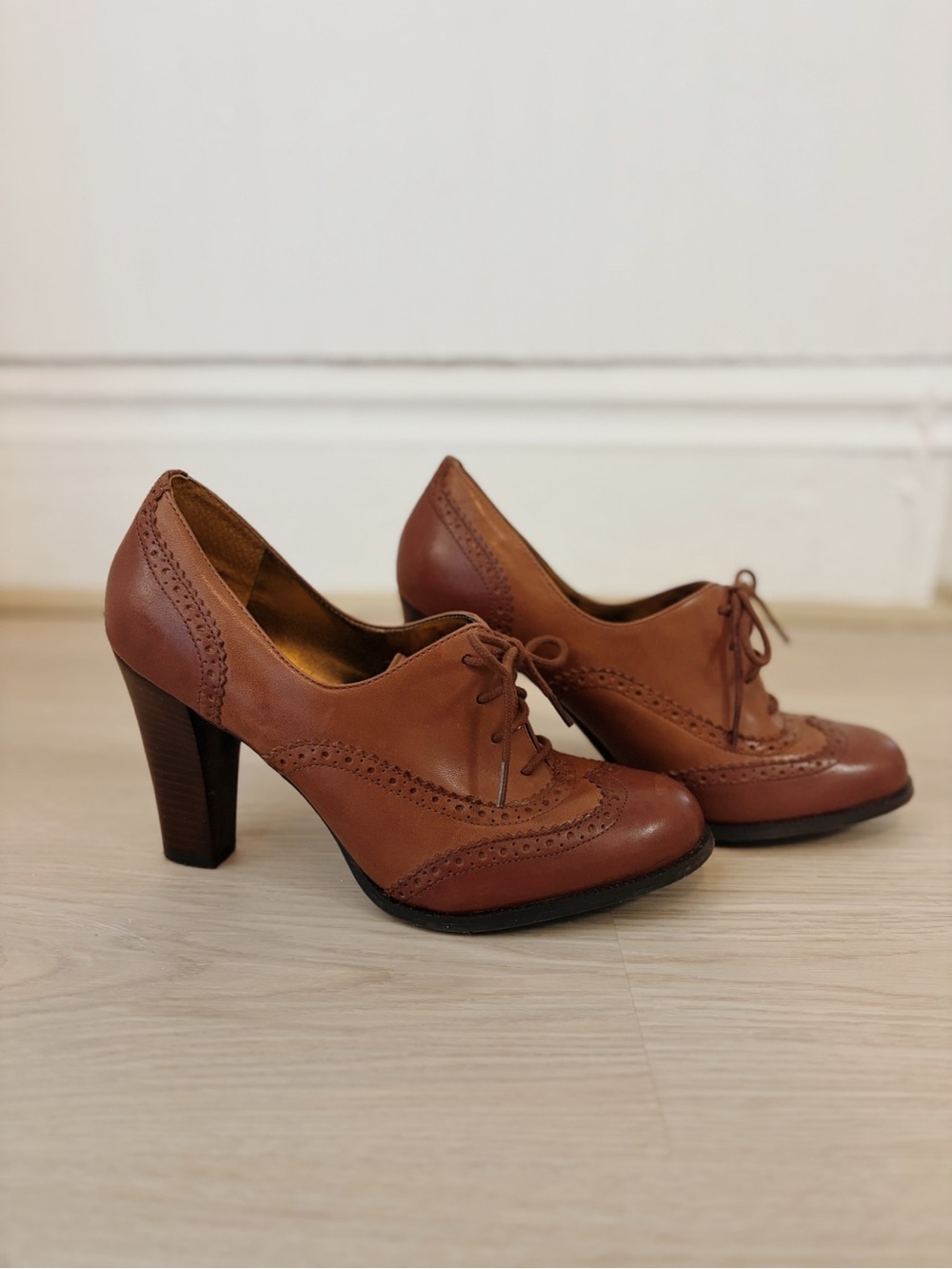 Marc Fisher Vintage Tan leather lace up brogue heels, coquette 40s style heels
